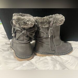 NWOT Next winter furry boots size 5 (little kid)